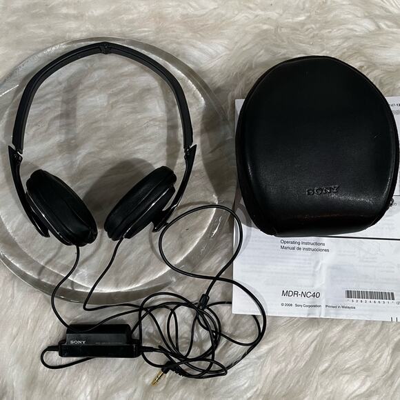 NEW Sony MDR-NC40 Noise Canceling Headphones NIC - Picture 1 of 16